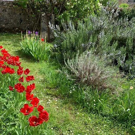 Grands Gites de Charme: Peaceful Garden Retreat in Arbois Exterior photo