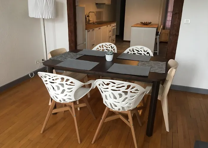 Grands Gites De Charme Avec Jardin, Lieu Calme Et Paisible En Plein Coeur D\'Arbois, Linge Inclu, Lits Faits A L\'Arrivee Et Menage En Fin De Sejour