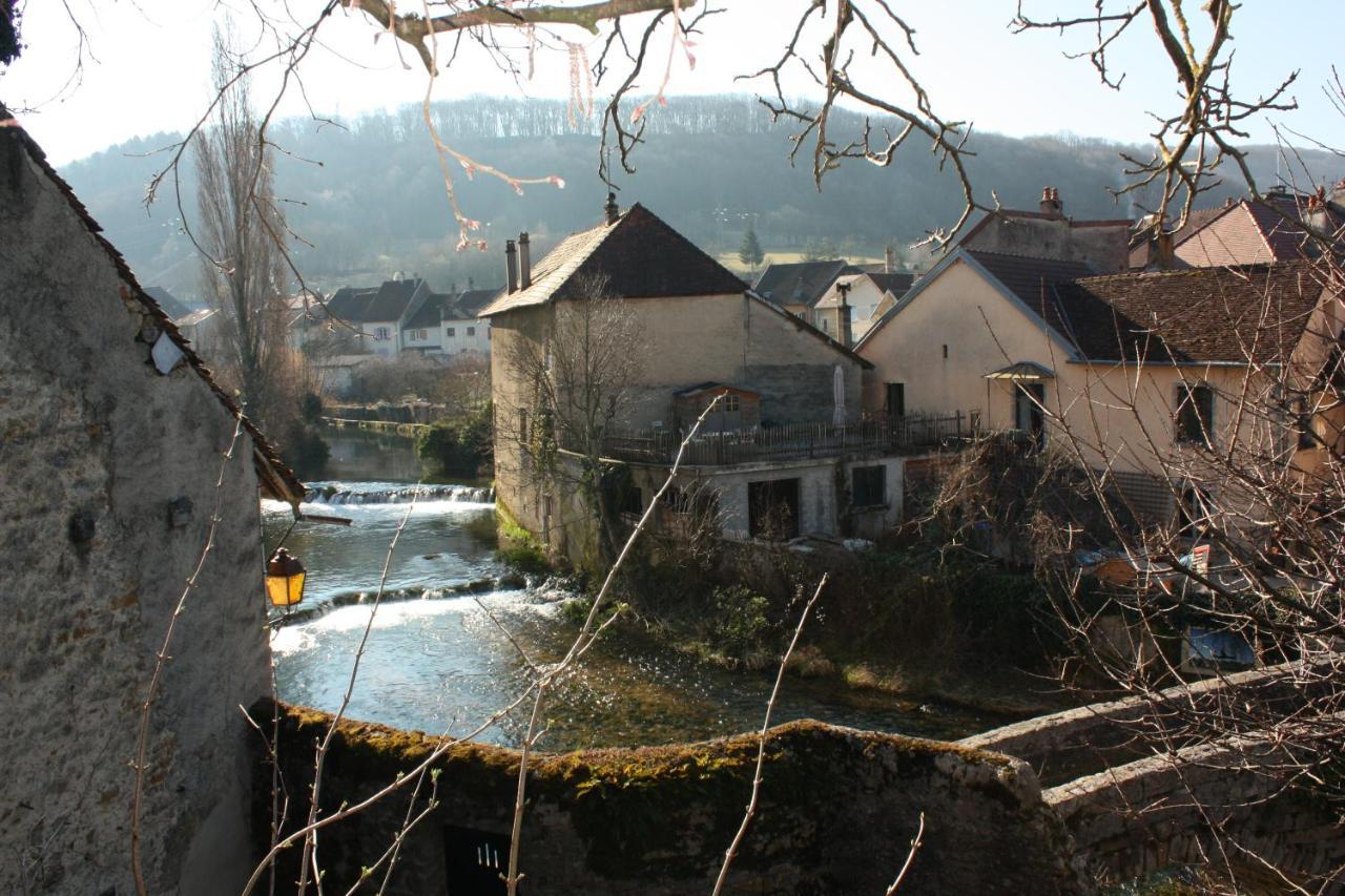 Grands De Charme: Peaceful Garden Retreat In * Arbois
